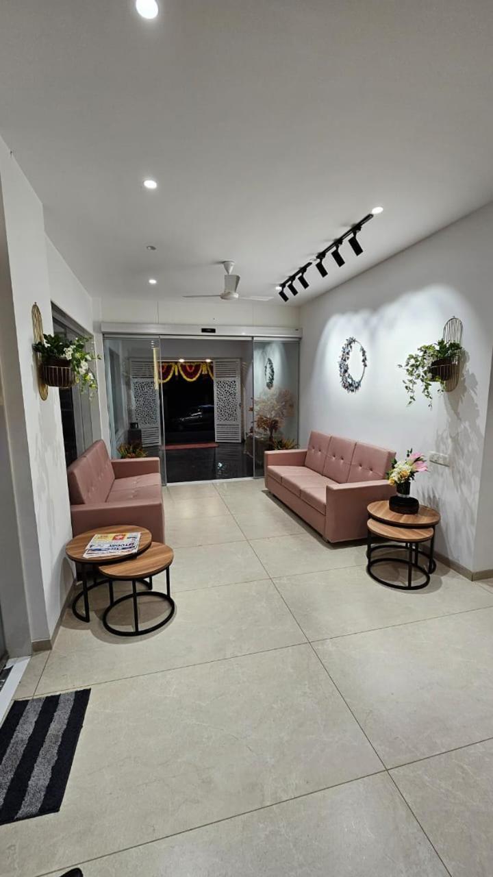 Hotel Veesons Executive Солапур Екстериор снимка